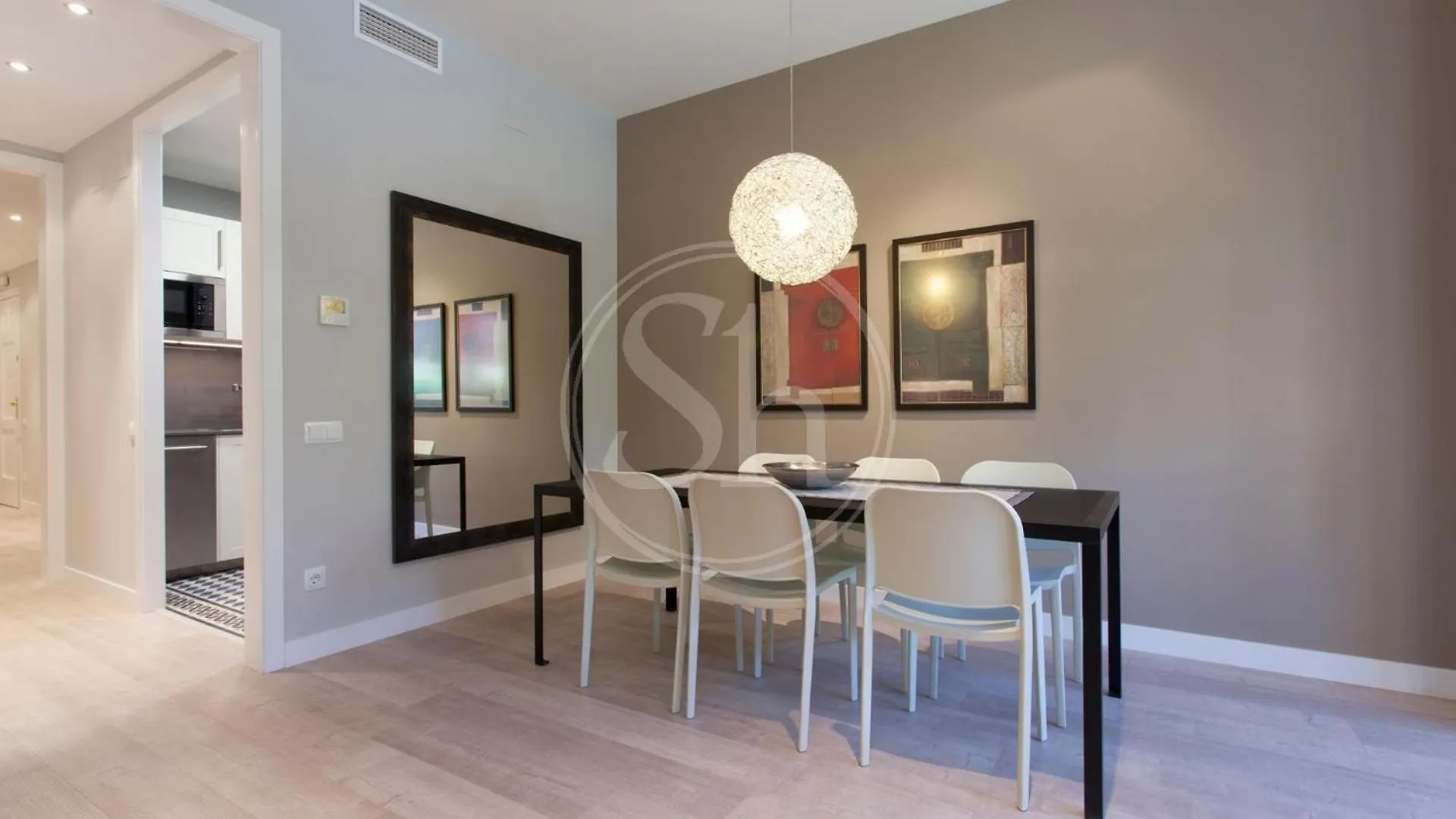 Modern Eixample Apartment Barselona
